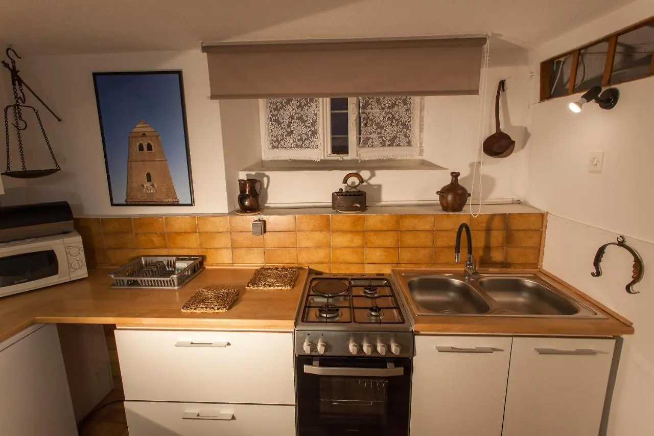 Studio Apartment Nihar Cres